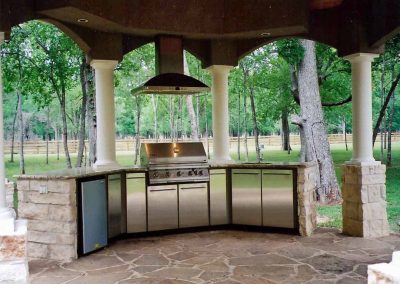Custom outdoor kitchen addition Houston 4