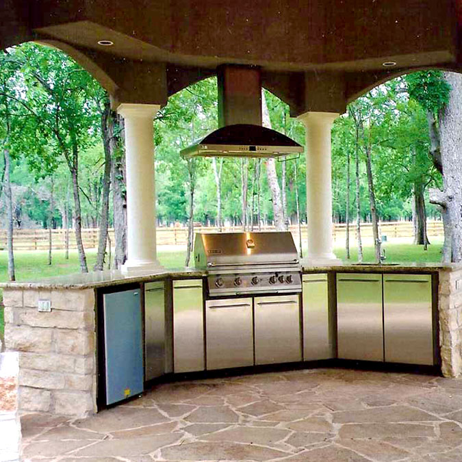 Custom outdoor kitchen addition Houston featured