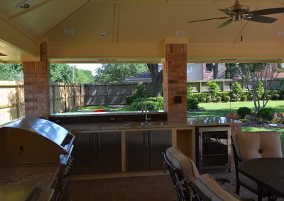 Huge outdoor kitchen Houston 17